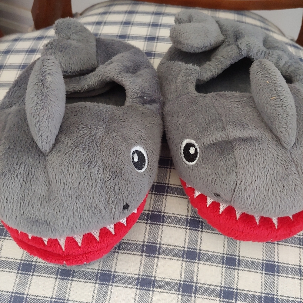 Really cute shark slippers in excellent condition size 9-10 small kids